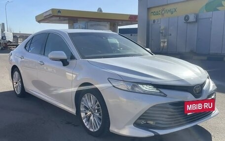 Toyota Camry, 2020 год, 3 000 000 рублей, 2 фотография