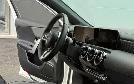 Mercedes-Benz A-Класс, 2022 год, 1 650 000 рублей, 10 фотография