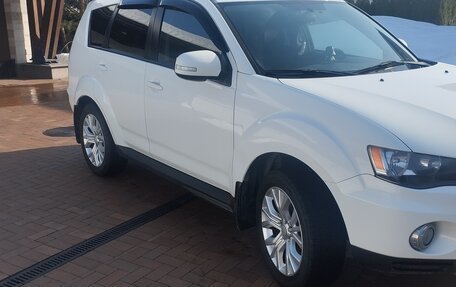 Mitsubishi Outlander III рестайлинг 3, 2011 год, 900 000 рублей, 3 фотография