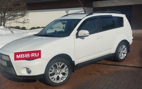 Mitsubishi Outlander III рестайлинг 3, 2011 год, 900 000 рублей, 2 фотография