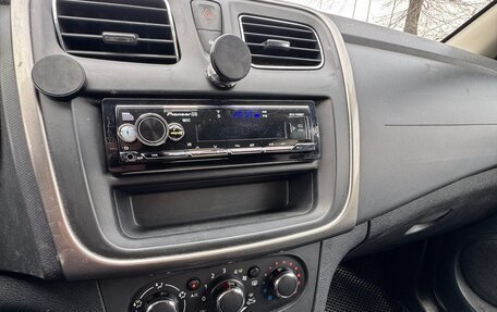 Renault Logan II, 2018 год, 419 000 рублей, 15 фотография