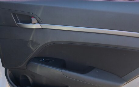 Hyundai Elantra VI рестайлинг, 2018 год, 1 600 000 рублей, 7 фотография