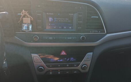 Hyundai Elantra VI рестайлинг, 2018 год, 1 600 000 рублей, 12 фотография