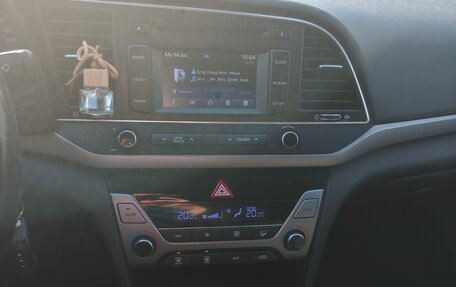 Hyundai Elantra VI рестайлинг, 2018 год, 1 600 000 рублей, 11 фотография