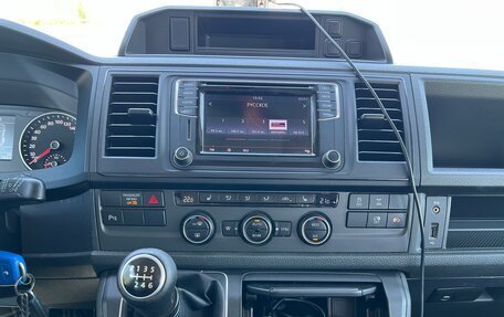 Volkswagen Multivan T6 рестайлинг, 2016 год, 3 800 000 рублей, 9 фотография