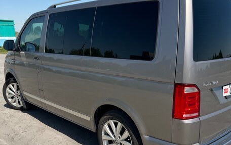 Volkswagen Multivan T6 рестайлинг, 2016 год, 3 800 000 рублей, 6 фотография