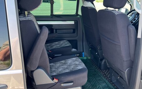 Volkswagen Multivan T6 рестайлинг, 2016 год, 3 800 000 рублей, 7 фотография