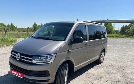 Volkswagen Multivan T6 рестайлинг, 2016 год, 3 800 000 рублей, 2 фотография