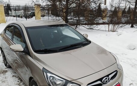 Hyundai Solaris II рестайлинг, 2012 год, 1 000 000 рублей, 2 фотография