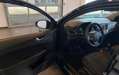 Hyundai Solaris II рестайлинг, 2018 год, 1 300 000 рублей, 21 фотография