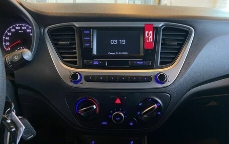 Hyundai Solaris II рестайлинг, 2018 год, 1 300 000 рублей, 13 фотография