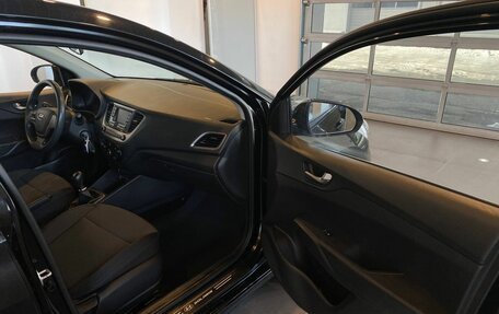 Hyundai Solaris II рестайлинг, 2018 год, 1 300 000 рублей, 27 фотография