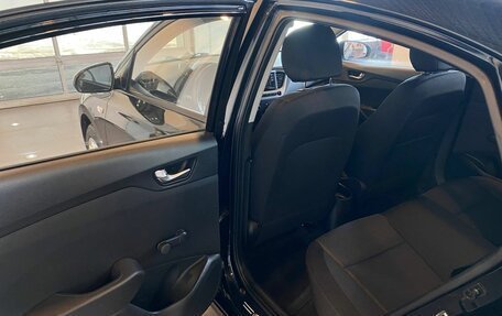 Hyundai Solaris II рестайлинг, 2018 год, 1 300 000 рублей, 24 фотография