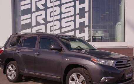 Toyota Highlander III, 2012 год, 1 599 000 рублей, 1 фотография