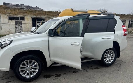 Toyota Land Cruiser Prado 150 рестайлинг 2, 2015 год, 3 300 000 рублей, 2 фотография