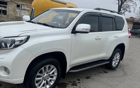 Toyota Land Cruiser Prado 150 рестайлинг 2, 2015 год, 3 300 000 рублей, 5 фотография