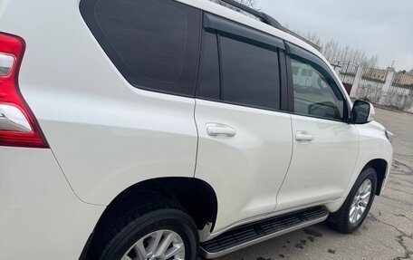 Toyota Land Cruiser Prado 150 рестайлинг 2, 2015 год, 3 300 000 рублей, 6 фотография