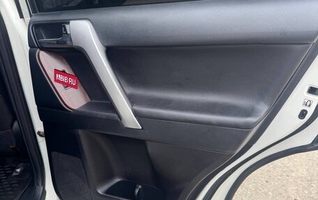 Toyota Land Cruiser Prado 150 рестайлинг 2, 2015 год, 3 300 000 рублей, 11 фотография