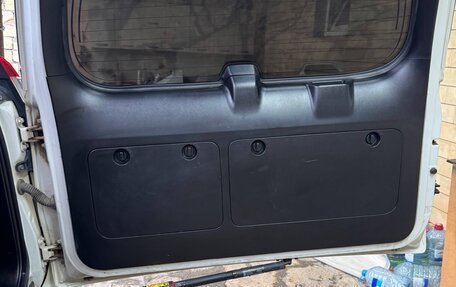 Toyota Land Cruiser Prado 150 рестайлинг 2, 2015 год, 3 300 000 рублей, 22 фотография