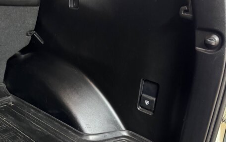 Toyota Land Cruiser Prado 150 рестайлинг 2, 2015 год, 3 300 000 рублей, 25 фотография