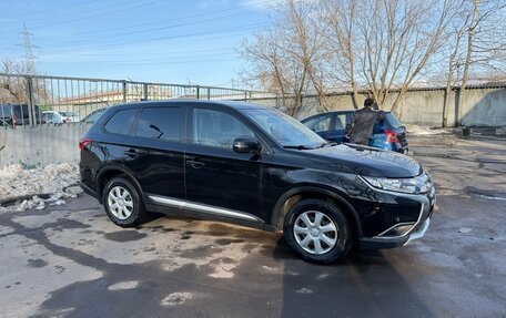 Mitsubishi Outlander III рестайлинг 3, 2017 год, 2 000 000 рублей, 4 фотография