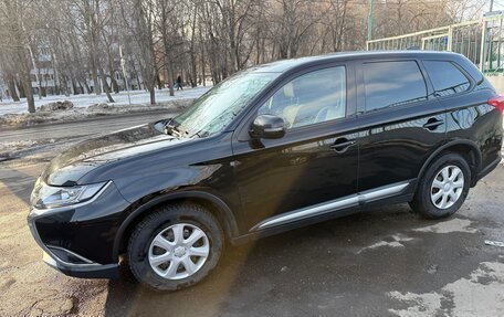 Mitsubishi Outlander III рестайлинг 3, 2017 год, 2 000 000 рублей, 3 фотография