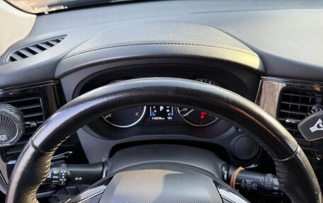 Mitsubishi Outlander III рестайлинг 3, 2017 год, 2 000 000 рублей, 7 фотография