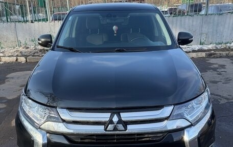 Mitsubishi Outlander III рестайлинг 3, 2017 год, 2 000 000 рублей, 5 фотография