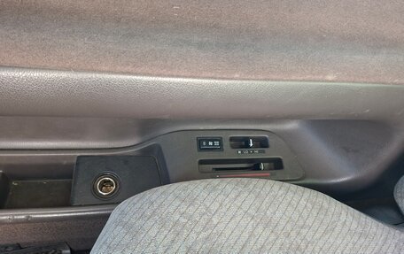 Toyota HiAce H100, 1997 год, 675 000 рублей, 8 фотография