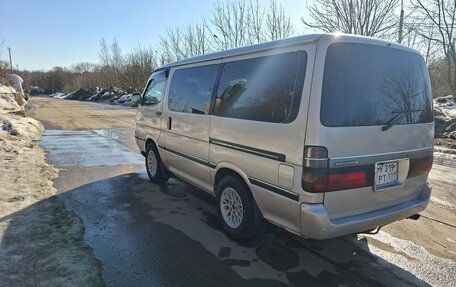 Toyota HiAce H100, 1997 год, 675 000 рублей, 4 фотография