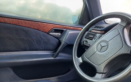 Mercedes-Benz E-Класс, 1996 год, 350 000 рублей, 3 фотография