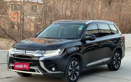 Mitsubishi Outlander III рестайлинг 3, 2022 год, 2 450 000 рублей, 1 фотография