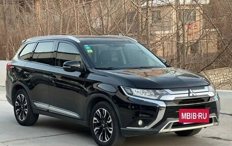 Mitsubishi Outlander III рестайлинг 3, 2022 год, 2 450 000 рублей, 2 фотография
