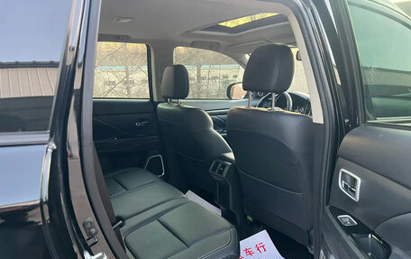 Mitsubishi Outlander III рестайлинг 3, 2022 год, 2 450 000 рублей, 10 фотография