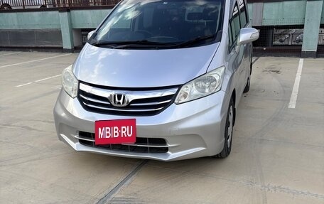 Honda Freed I, 2013 год, 1 235 000 рублей, 2 фотография