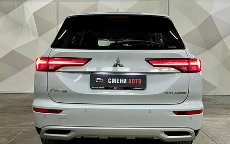 Mitsubishi Outlander, 2023 год, 3 650 000 рублей, 5 фотография