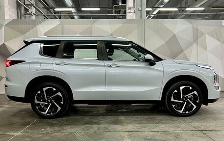 Mitsubishi Outlander, 2023 год, 3 650 000 рублей, 8 фотография