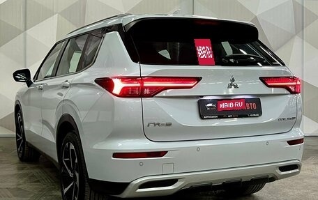 Mitsubishi Outlander, 2023 год, 3 650 000 рублей, 4 фотография