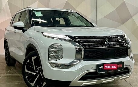 Mitsubishi Outlander, 2023 год, 3 650 000 рублей, 3 фотография