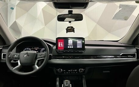 Mitsubishi Outlander, 2023 год, 3 650 000 рублей, 13 фотография