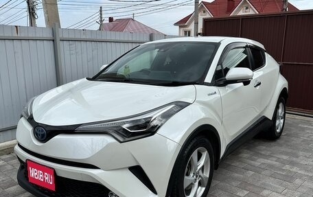 Toyota C-HR I рестайлинг, 2018 год, 2 299 000 рублей, 1 фотография
