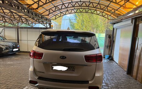 KIA Carnival III, 2018 год, 3 100 000 рублей, 4 фотография