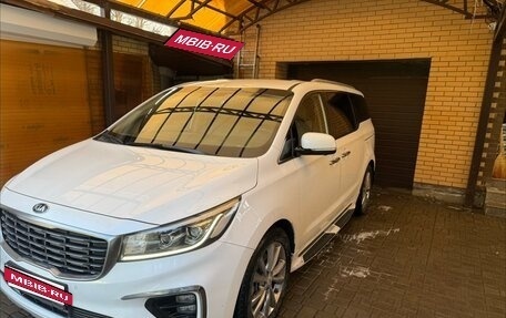 KIA Carnival III, 2018 год, 3 100 000 рублей, 2 фотография