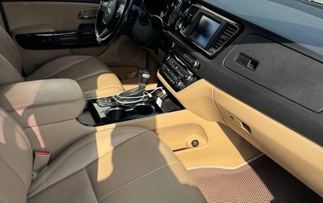 KIA Carnival III, 2018 год, 3 100 000 рублей, 16 фотография