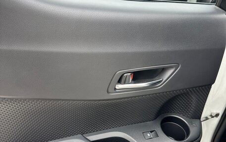 Toyota C-HR I рестайлинг, 2018 год, 2 299 000 рублей, 11 фотография