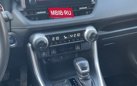 Toyota RAV4, 2021 год, 3 700 000 рублей, 2 фотография