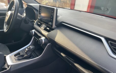 Toyota RAV4, 2021 год, 3 700 000 рублей, 5 фотография