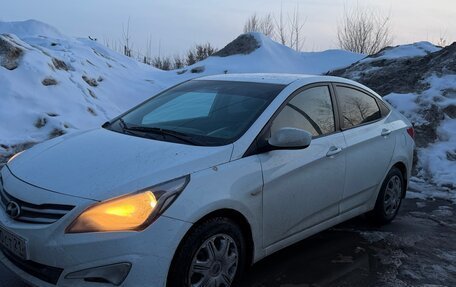 Hyundai Solaris II рестайлинг, 2015 год, 475 000 рублей, 2 фотография