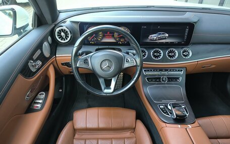 Mercedes-Benz E-Класс, 2018 год, 3 590 000 рублей, 10 фотография