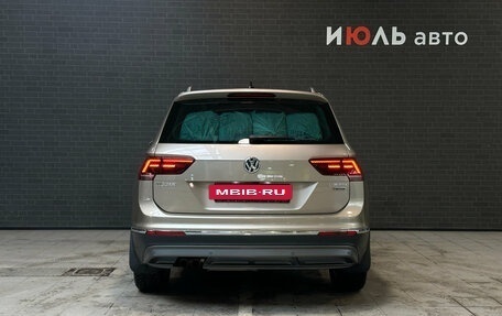 Volkswagen Tiguan II, 2018 год, 2 950 000 рублей, 6 фотография